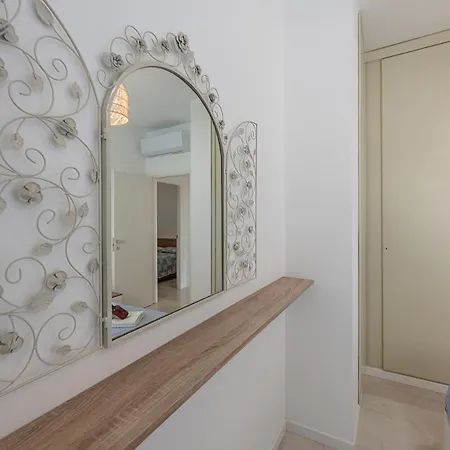 Prestige - Sea View - Free Parking Daire