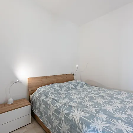 Prestige - Sea View - Free Parking Daire
