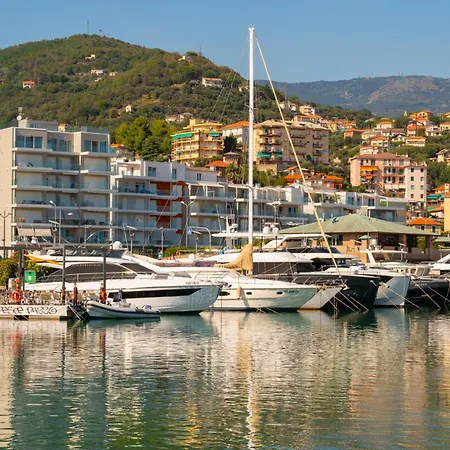 Daire Prestige - Sea View - Free Parking Varazze